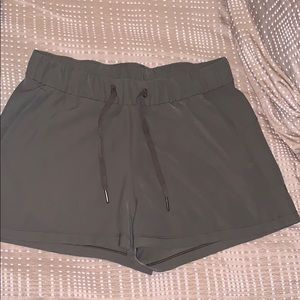 Lululemon On The Fly Short 2.5